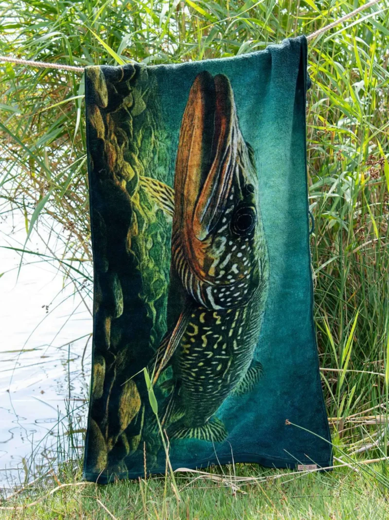 ANGLER Extra vastag horgász törölköző - Csuka - Image 8