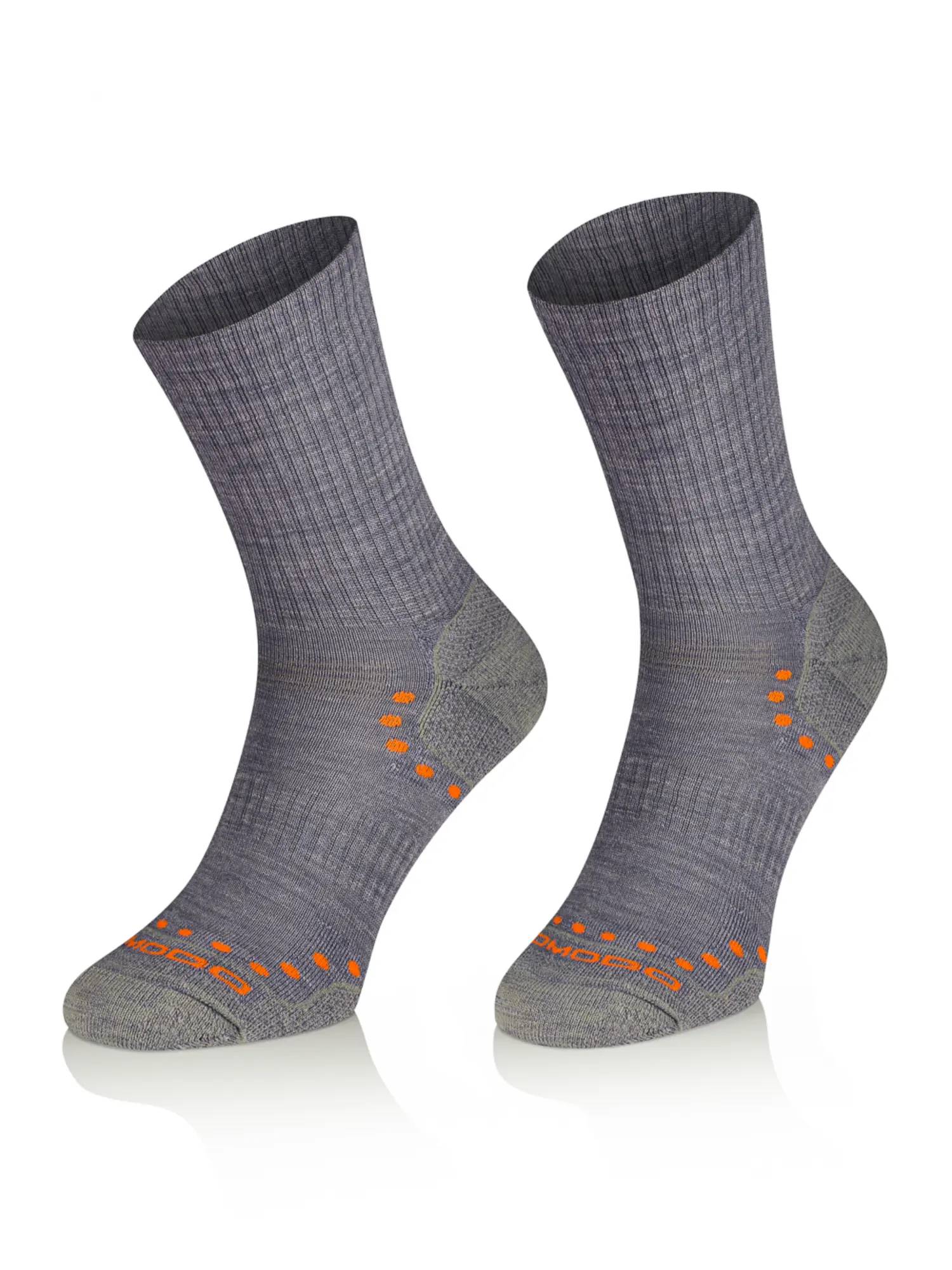 ALPACA OUTDOOR Merinó +alpaka gyapjú túrazokni – Szürke 5 ALPACA OUTDOOR szürke merinó és alpaka gyapjú túrazokni elöl- és hátulnézetben. Prémium outdoor zokni kiváló hőszigeteléssel, természetes nedvességelvezetéssel és hosszú élettartammal, ideális túrázáshoz és aktív szabadtéri használatra.
