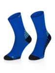 TRAIL RUNNING Polycolon terepfutó zokni – Kék 9 Két darab kék TRAIL RUNNING Polycolon terepfutó zokni, tartós és kopásálló sportzokni Polycolon anyaggal, anatómiai szabással, extra párnázással és optimális hőkomforttal intenzív terepfutásokhoz minden évszakban.