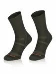 Két darab khaki CLIMBING OUTDOOR LIGHT merinó gyapjú túrazokni packshot. Strapabíró túrazokni mérsékelt időjárási körülményekhez, amely merinó gyapjú összetételével biztosítja a kényelmet, a száraz érzetet és a láb optimális védelmét hosszú túrákon.