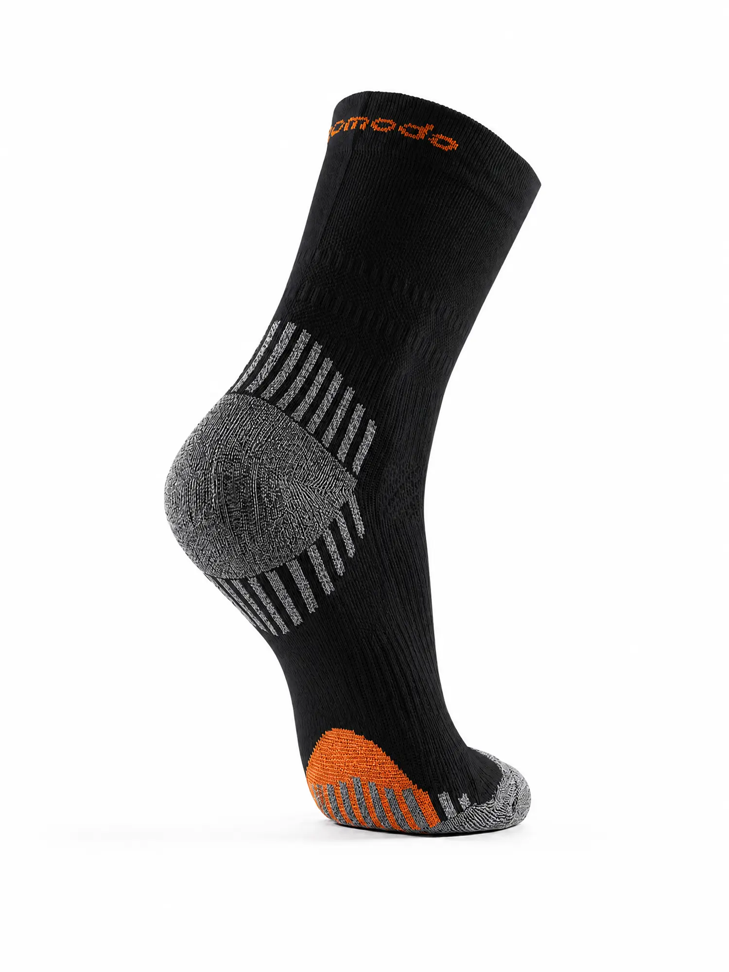 RUN COMPRESSION Kompressziós futózokni +ezüstion – Fekete 5 COMODO RUN COMPRESSION fekete ezüstionos futózokni hátulnézetből, friss érzetet támogató kialakítással