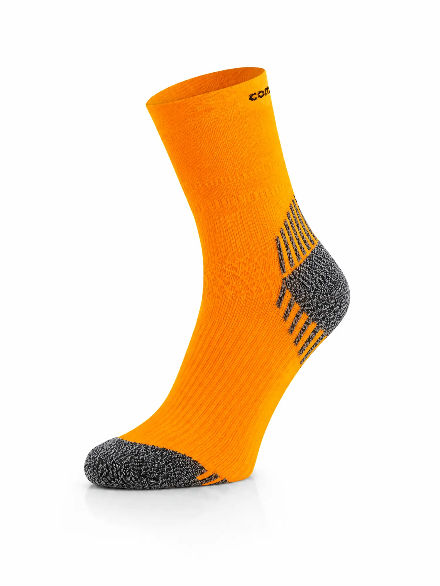 RUN COMPRESSION Kompressziós futózokni +ezüstion – Narancs 4 COMODO RUN COMPRESSION narancs kompressziós sportzokni elölnézetből, futáshoz és intenzív edzéshez