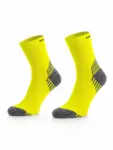 RUN COMPRESSION Kompressziós futózokni +ezüstion – Neonsárga 12 OMODO RUN COMPRESSION neonsárga kompressziós futózokni párban rugalmas sportkialakítással