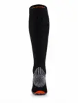 RUN COMPRESSION Kompressziós hosszú szárú futózokni +ezüstion – Fekete 11 COMODO RUN COMPRESSION fekete kompressziós futózokni izomtámogató kialakítással aktív mozgáshoz