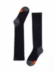 RUN COMPRESSION Kompressziós hosszú szárú futózokni +ezüstion – Fekete 13 COMODO RUN COMPRESSION fekete hosszú szárú sportzokni kompressziós kialakítással futáshoz