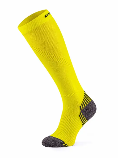 COMODO RUN COMPRESSION sárga hosszú szárú sportzokni egyenletes kompressziós támogatással