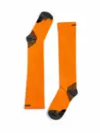 RUN COMPRESSION Kompressziós hosszú szárú futózokni +ezüstion – Narancs 13 COMODO RUN COMPRESSION narancs hosszú szárú futózokni kompressziós támogatással sportoláshoz