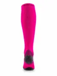 RUN COMPRESSION Kompressziós hosszú szárú futózokni +ezüstion – Pink 11 COMODO RUN COMPRESSION pink futózokni az izmok támogatására és a terhelés alatti komfortért