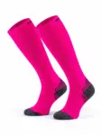 RUN COMPRESSION Kompressziós hosszú szárú futózokni +ezüstion – Pink 14 COMODO RUN COMPRESSION pink hosszú szárú futózokni kompressziós kialakítással aktív sporthoz