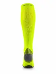RUN COMPRESSION Kompressziós hosszú szárú futózokni +ezüstion – Neonsárga 11 COMODO RUN COMPRESSION neonsárga kompressziós sportzokni rugalmas illeszkedéssel és stabil tartással