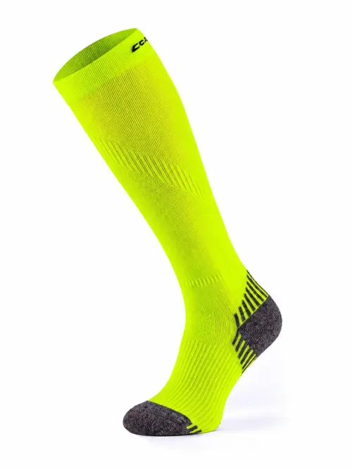 COMODO RUN COMPRESSION neonsárga hosszú szárú sportzokni kompressziós kialakítással futáshoz