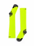 RUN COMPRESSION Kompressziós hosszú szárú futózokni +ezüstion – Neonsárga 13 COMODO RUN COMPRESSION neonsárga hosszú szárú sportzokni rugalmas illeszkedéssel