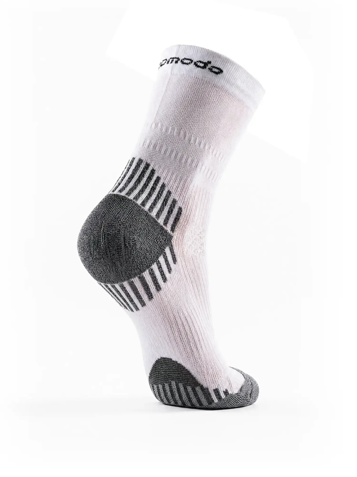 RUN COMPRESSION Kompressziós futózokni +ezüstion – Fehér 5 COMODO RUN COMPRESSION fehér ezüstionos sportzokni hátulnézetből, nedvességelvezető anyaggal